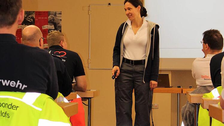 Der Vortrag von Dr. Claudia Siebel über Notfälle in der Schwangerschaft kommt bei den HvOs gut an und wird mit vielen Nachfragen untermauert. Foto: Julia Raab