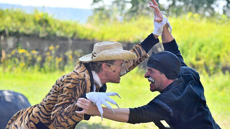 ... sowie Shir Khan (links) und Baghira auf der Festungsbühne erleben. Foto: Ronald Rinklef