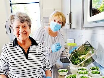 Gemeinsam kochten die Seniorinnen im Theresienstift.