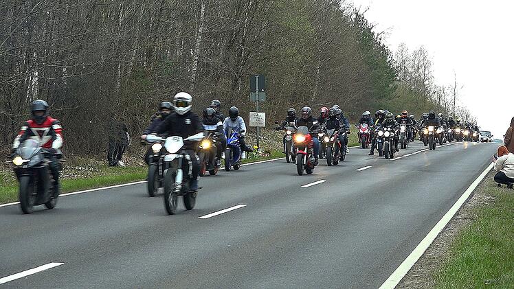 Motorradunfall auf B22