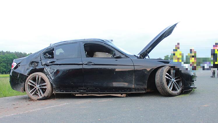 BMW &uuml;berschl&auml;gt sich mehrfach