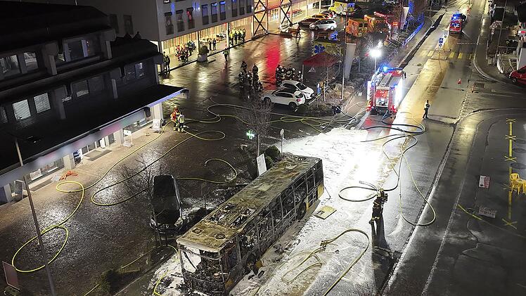 Linienbus ausgebrannt - Tote und Verletzte in der Schweiz