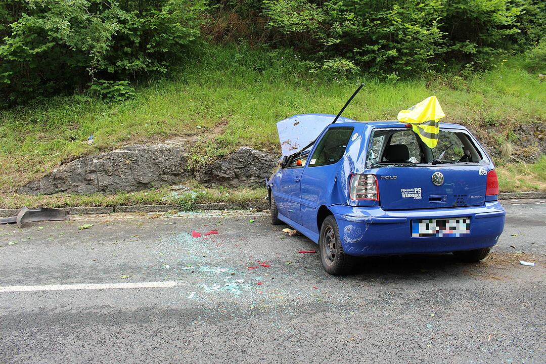 19-Jährige fährt nach Ausweichmanöver bei Pottenstein gegen Felswand