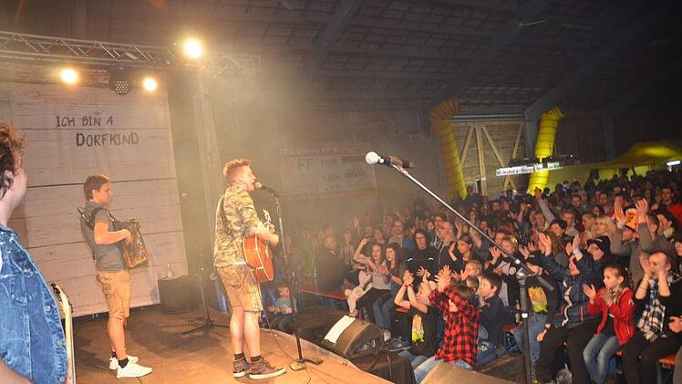 Die Dorfrocker brachten den Eichenbühler Hühnerstall erneut zum Beben und sorgten für einige Stunden für Hochstimmung mit Rock und Pop. Foto: Karl-Heinz Hofmann