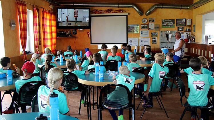 Die Kinder waren mit großer Begeisterung in Theorie und Praxis bei der Sache.   Foto: Richard Sänger