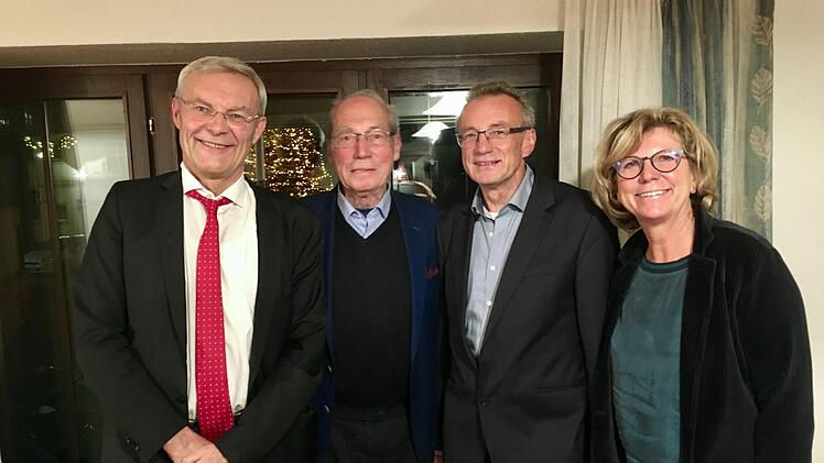 Podiumsgespräch in Hammelburg (von links): Herbert Trimbach, Dieter Galm, Reinhard Schaupp und Rita Schaupp (Europa-Union Hammelburg). Foto: Ernst Deier