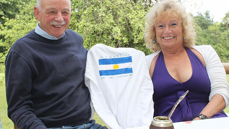 Bei aller Wertschätzung für die deutsche Mannschaft: In ihrem Klein-Argentinien in der Frankenleite drücken Heddy und Luis Lüdden, die im Land des Tango und der Gauchos geboren sind, im Finale am Sonntag Messi & Co. die Daumen. Foto: Stephan Tiroch