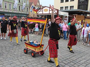 Der Fantasie waren beim Umzug der Fanclubs keine Grenzen gesetzt. Fotos: Markus Roider
