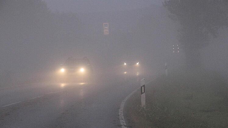 Die Straße dampfte. Die Autofahrer mussten durch eine "Waschküche".