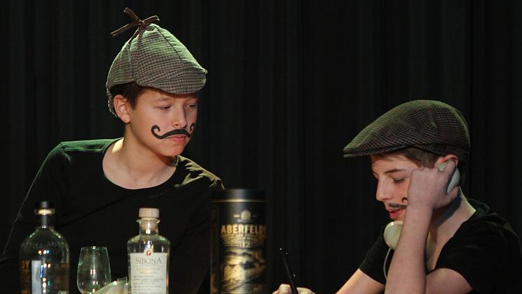 Hannes Wittig und Fabian Kolb als Detektive Philipp und David Bluewater  Günther Geiling