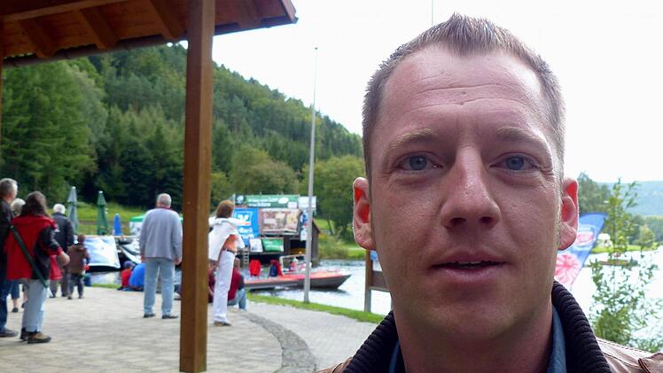 Deutschlands bekanntester Flugbegleiter und millionenfach geklickter "Youtube-Star", Bernd Löwisch aus Bamberg, eröffnete die WM und war Jury-Mitglied. Foto: Dieter Hübner