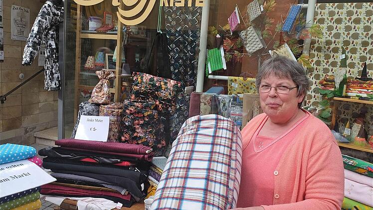 Stoff ist einer der Markt-Klassiker. Foto: Gerd Schaar