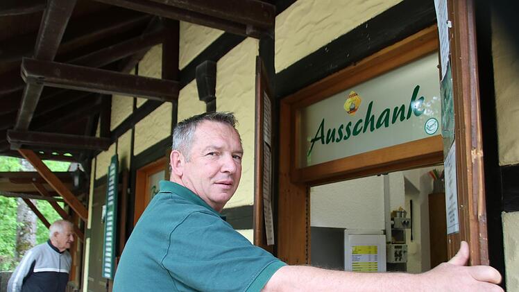 Franz Roppelt lässt seinen Bierkeller in über 30 Jahren erstmals während der Keller-Saison sonntags geschlossen. Foto: Ronald Heck