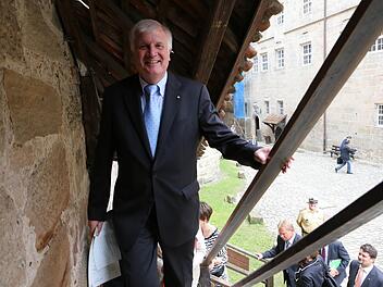 2013 war Horst Seehofer als bayerischer Ministerpräsident gern gesehener Gast auf der Festung Rosenberg. Jetzt freuen sich auch im Landkreis Kronach einige über seinen Rückzug als CSU-Vorsitzender. Foto: Archiv/Barbara Herbst