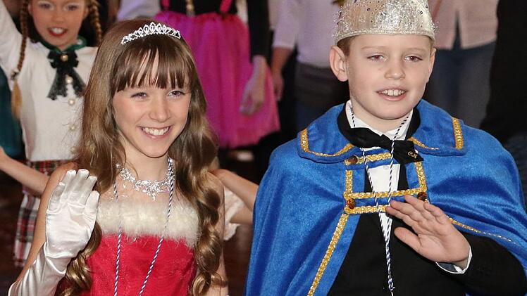 Das Kinderprinzenpaar Elise I. und Paul I. eröffneten das Spektakel. Foto: Desombre