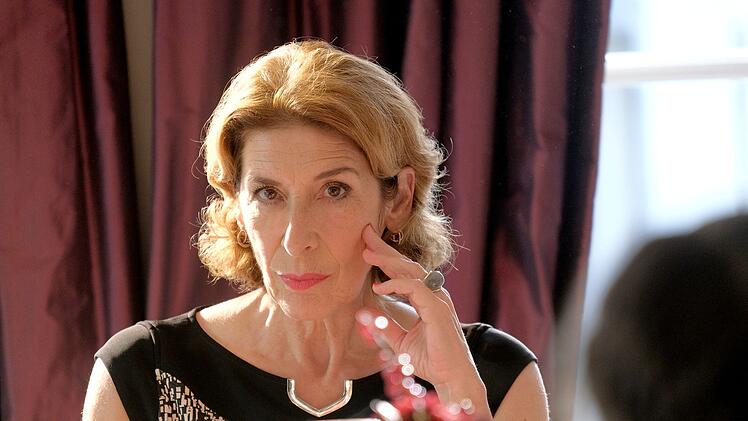 Stella Martin (Adele Neuhauser) hat eine ber&uuml;hmte Beauty-Linie erfunden und gilt als herrschs&uuml;chtige Chefin.