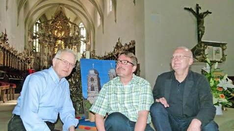 Beim Ortstermin mit unserer Zeitung (von links): Kirchenpfleger Josef Schirmer, Pfarrer Marcus Wolf und Architekt Alwin Zenkel Foto: Marion Krüger-Hundrup