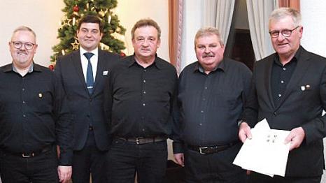 Ehrungen beim MGV Frankonia Gemünda (von links): Harald Buchner, Jens-Uwe Peter, Bernhard Kurz, Gerhard Jöchner und Hendrik Dressel  Foto: Bettina Knauth