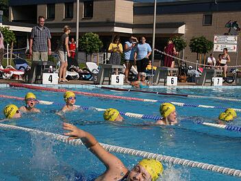 Die Jüngsten starteten mit Schwimmen und Laufen. Fotos: Sonja Adam