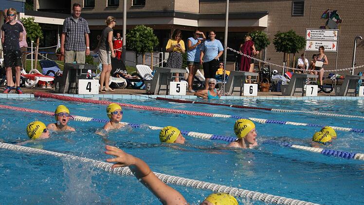 Die Jüngsten starteten mit Schwimmen und Laufen. Fotos: Sonja Adam