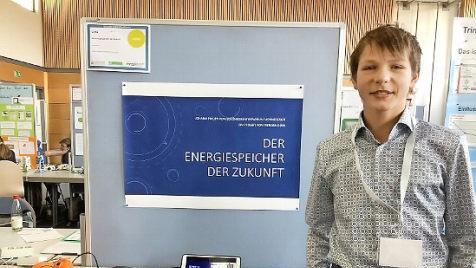 Frederik Dürr mit seinem Experiment.