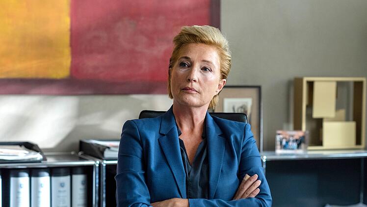 Revierleiterin K&uuml;ppers (Saskia Fischer) hat die
Lage und das Team vom "Gro&szlig;stadtrevier" auch in den neu anlaufenden Folgen fest im Blick. Nach vier noch fehlenden Episoden der 38. Staffel folgt direkt Jubil&auml;umsstaffel 39.
