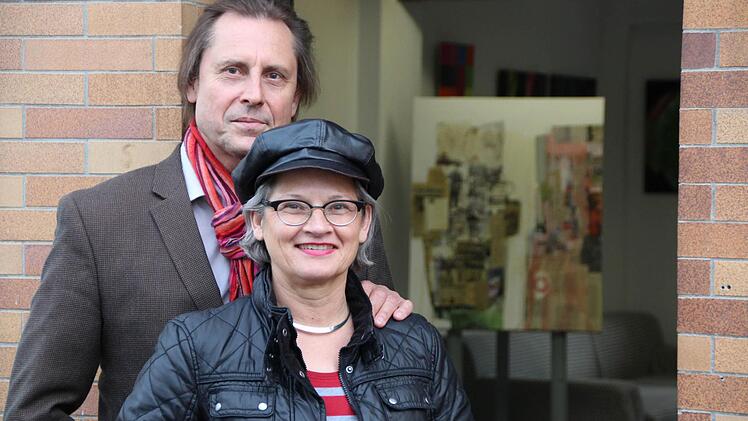 Wolfgang und Eva Feichtinger wollen künftig einmal im Monat das ehemalige Firmengelände der Baustoffhandlung "Dietz & Kirchner" in der Salinenstraße als "Kunstraum S17 " öffnen.  Fotos: Benedikt Borst
