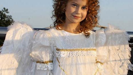 Sympathietr&auml;gerin im wei&szlig;en Kleid: das Bamberger Christkind Clara Hensel Foto: privat