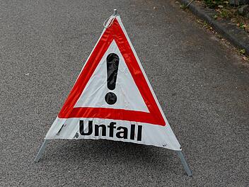 Bei einem Unfall am Mittwoch im Landkreis Coburg wurden zwei Autofahrerinnen verletzt. Au&szlig;erdem entstand ein hoher Sachschaden. Symbolfoto: Christopher Schulz
