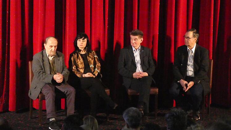 Nach dem Film gab es eine Diskussion mit den Beteiligten (von links): Raimund August, Regisseurin Anke Ertner, Norbert Grohmer und Eberhard Fätkenheuer.  Foto: Gerhild Ahnert