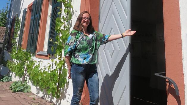 Martina Wilm-Kiesel l&auml;dt ein ins Museum "Terra Triassica". Foto: Doris Bauer