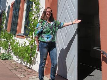Martina Wilm-Kiesel lädt ein ins Museum "Terra Triassica". Foto: Doris Bauer