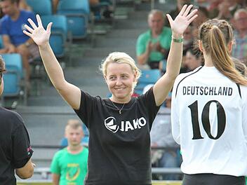 "Ich bekomme das Grinsen kaum noch aus dem Gesicht", sagt eine überglückliche Weltmeister-Trainerin Silke Eber. Foto: imago/Eibner