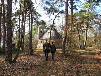 Der Streit darüber, ob an der Kohlenbergkapelle ein Waldfriedhof entstehen soll, spaltet Fuchsstadt.Foto: Archiv/Winfried Ehling