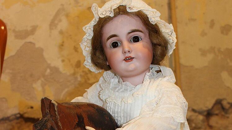Über 130 Jahre alt ist diese Puppe aus der Sammlung von Olaf Zieseniss. Foto: Julia Raab