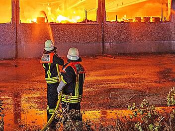 Eine Lagerhalle ist in der Nacht auf Mittwoch niedergebrannt.Ferdinand Merzbach/News5