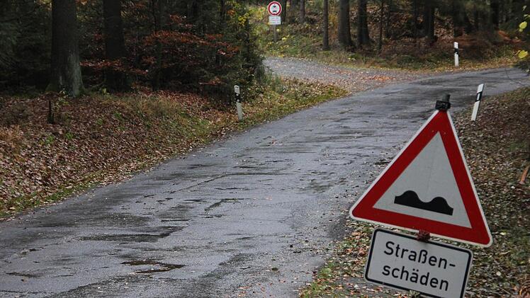 Die Straße zwischen Wildenberg und Hain ist in einem desolaten Zustand.  Foto: Friedwald Schedel