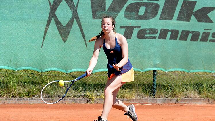 Paula Isert behielt beim Sieg der Melkendorfer Damen in ihrem Spiel im Match-Tiebreak die Nerven und gewann 10:8. Foto: Peter Mularczyk