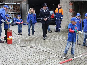 Die Kinderfeuerwehr Steinrod beherrscht die Kübelspritze schon sehr gut. Foto: Michael Stelzner