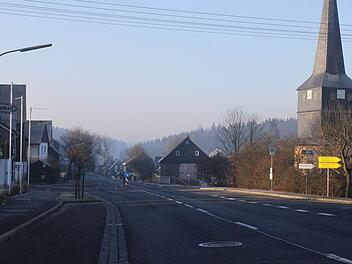 In Steinbach-Ort findet ab Juni mit der Sanierung der B 85 eine größere Baumaßnahme statt. Der überörtliche Verkehr wird über Förtschendorf, Haßlach zum Rennsteig umgeleitet.  Foto: Veronika Schadeck