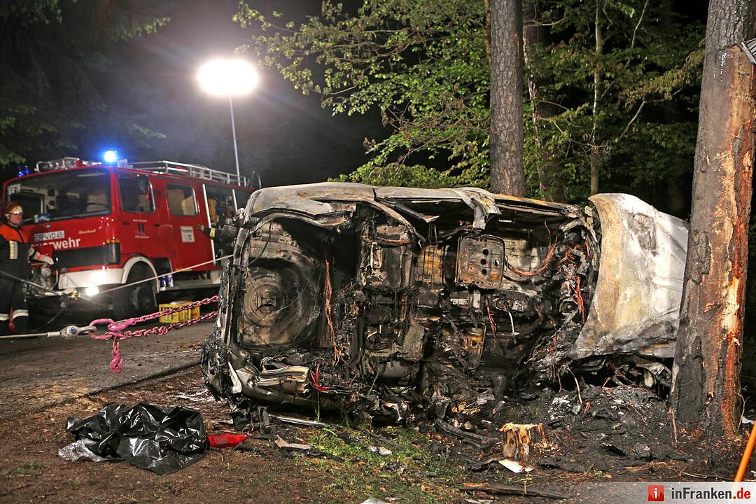 Zwei Menschen verbrennen bei tragischem Unfall bei Eckenhaid