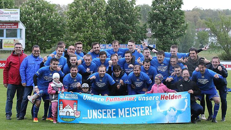 So sieht ein Aufsteiger aus: Der TSV Burgebrach hat sich durch den 2:0-Sieg bei der SpVgg Stegaurach vorzeitig zum Meister in der Kreisliga Bamberg gekürt. sportpress