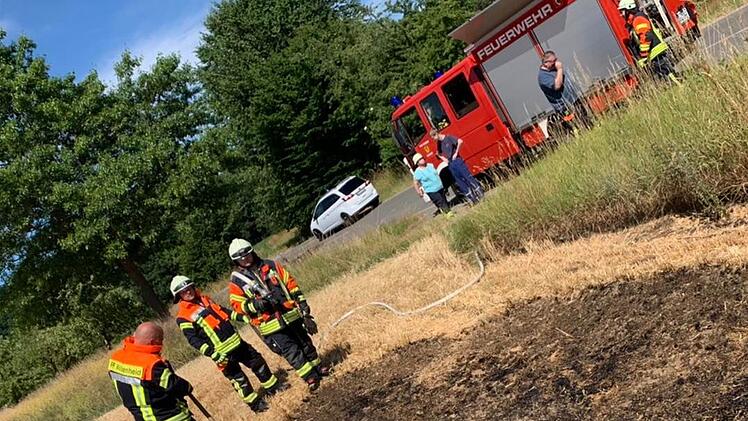 Kreis Coburg: Schlepper löst Brand auf Feld aus