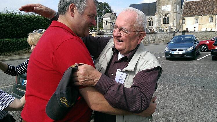 Mit der Reise in die Vergangenheit wurde neue Wege für die Zukunft geebnet: Bürgermeister Jürgen Hennemann und Michel Lefèvre haben ihre Ideen ausgetauscht, um Ebern und das Städtchen Argentan miteinander zu verknüpfen.