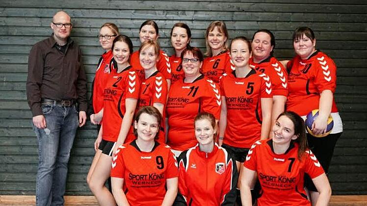 Rückkehrer in die Kreisliga: die Volleyballerinnen des FC Fuchsstadt mit Trainer Markus Öftring.  Foto: privat