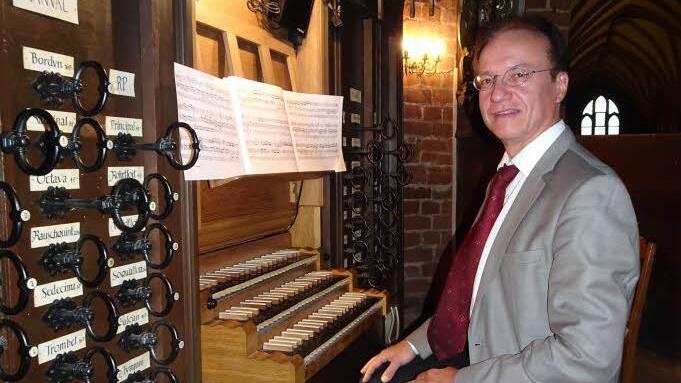 Burkhard Ascherl an der Kathedralorgel von Pelplin. Foto: privat