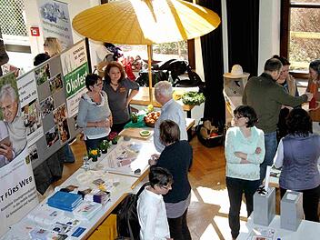 An den Messeständen fand ein reger Austausch statt. Foto: Richard Sänger