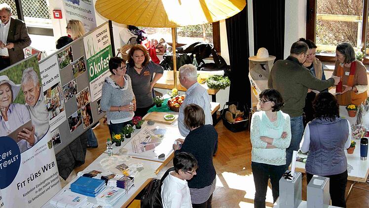 An den Messeständen fand ein reger Austausch statt. Foto: Richard Sänger