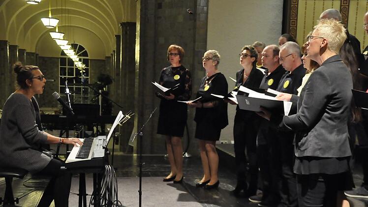 Der "ProTon" Chor aus Stangenroth, eine moderne adäquate Antwort auf herkömmlichen altmodischen Chorgesang. Foto: Peter Klopf
