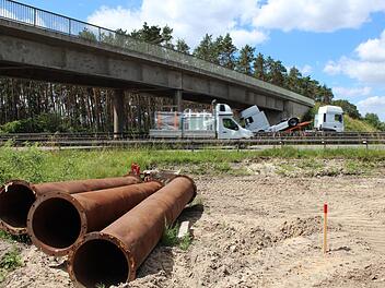 Diese Brücke über die A3 zwischen Röttenbach und Niederlindach wird in der Nacht zum Sonntag abgerissen.  Foto: Andreas Dorsch